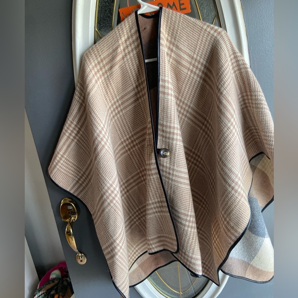 Liz Claiborne poncho EUC worn once reversible - Picture 3 of 5